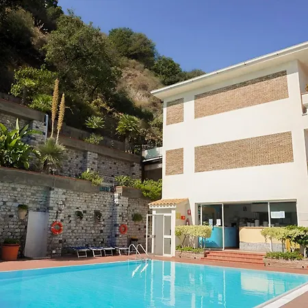 Hotiday Mare 4* タオルミーナ