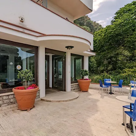 ホテル Hotiday Mare タオルミーナ