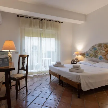 Hotiday Mare ホテル タオルミーナ